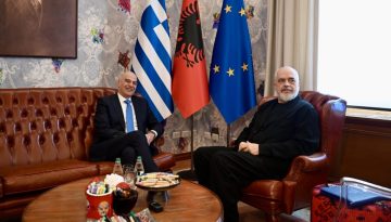 &Omicron; &Nu;ί&kappa;&omicron;&sigmaf; &Delta;έ&nu;&delta;&iota;&alpha;&sigmaf; &sigma;&tau;&eta;&nu; &Alpha;&lambda;&beta;&alpha;&nu;ί&alpha;: &Sigma;&upsilon;&nu;&alpha;&nu;&tau;ή&theta;&eta;&kappa;&epsilon; &mu;&epsilon; &tau;&omicron;&nu; &Rho;ά&mu;&alpha; &kappa;&alpha;&iota; &tau;&omicron;&nu; &Upsilon;&pi;&omicron;&upsilon;&rho;&gamma;ό Ά&mu;&upsilon;&nu;&alpha;&sigmaf; &ndash; &Sigma;&tau;&omicron; &epsilon;&pi;ί&kappa;&epsilon;&nu;&tau;&rho;&omicron;&eta; &epsilon;&mu;&beta;ά&theta;&upsilon;&nu;&sigma;&eta; &tau;&omega;&nu; &alpha;&mu;&upsilon;&nu;&tau;&iota;&kappa;ώ&nu; &sigma;&chi;έ&sigma;&epsilon;&omega;&nu; [pics, vid]