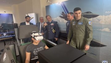 Προσομοιωτές F-16,  F-35 και εφαρμογές VR της Πολεμικής Αεροπορίας «επισκέφθηκαν» τα Χανιά