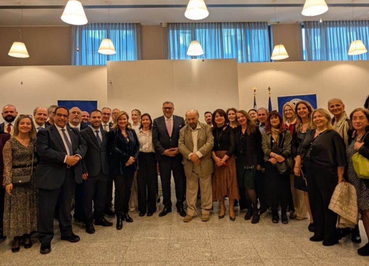 &Sigma;&tau;&iota;&sigmaf; &Beta;&rho;&upsilon;&xi;έ&lambda;&lambda;&epsilon;&sigmaf; &eta; &Mu;. &Mu;&upsilon;&rho;&omicron;&gamma;&iota;ά&nu;&nu;&eta; &ndash; &Epsilon;&pi;&alpha;&phi;έ&sigmaf; &mu;&epsilon; &phi;&omicron;&rho;&epsilon;ί&sigmaf; &tau;&eta;&sigmaf; &Omicron;&mu;&omicron;&gamma;έ&nu;&epsilon;&iota;&alpha;&sigmaf; &kappa;&alpha;&iota; &alpha;&xi;&iota;&omega;&mu;&alpha;&tau;&omicron;ύ&chi;&omicron;&upsilon;&sigmaf; &alpha;&rho;&mu;ό&delta;&iota;&omicron;&upsilon;&sigmaf; &gamma;&iota;&alpha; &theta;έ&mu;&alpha;&tau;&alpha; &delta;&eta;&mu;ό&sigma;&iota;&alpha;&sigmaf; &delta;&iota;&pi;&lambda;&omega;&mu;&alpha;&tau;ί&alpha;&sigmaf;
