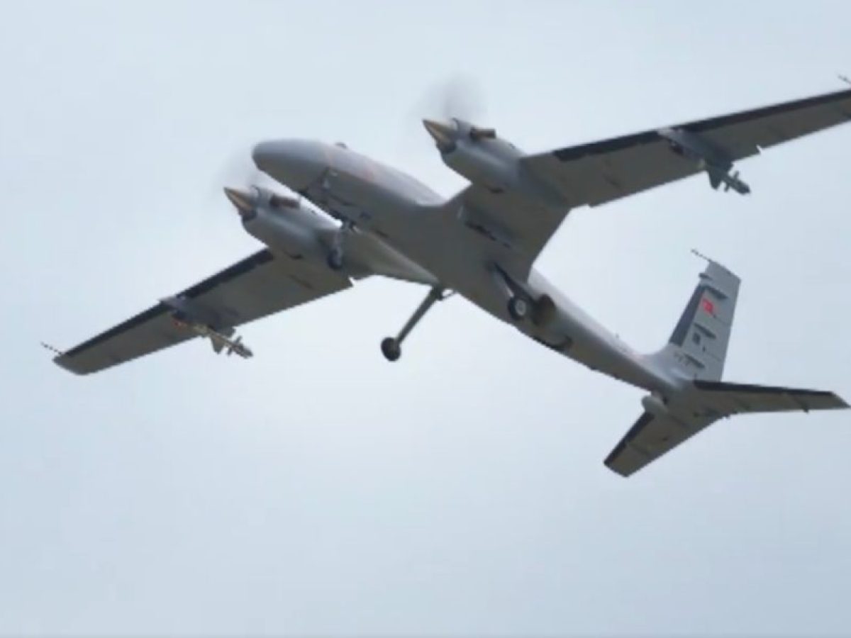 Τουρκικό μήνυμα από Λιβύη: Ένα UAV τύπου Akinci πέταξε στα όρια του τουρκολιβυκού μνημονίου [pic]