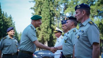 &Alpha;/&Gamma;&Epsilon;&Epsilon;&Theta;&Alpha;: &Tau;&eta;&nu; &Alpha;&nu;ώ&tau;&alpha;&tau;&eta; &Delta;&iota;&alpha;&kappa;&lambda;&alpha;&delta;&iota;&kappa;ή &Sigma;&chi;&omicron;&lambda;ή &Pi;&omicron;&lambda;έ&mu;&omicron;&upsilon; &epsilon;&pi;&iota;&sigma;&kappa;έ&phi;&tau;&eta;&kappa;&epsilon; &omicron; &Sigma;&tau;&rho;&alpha;&tau;&eta;&gamma;ό&sigmaf; &Delta;&eta;&mu;ή&tau;&rho;&iota;&omicron;&sigmaf; &Chi;&omicron;ύ&pi;&eta;&sigmaf;