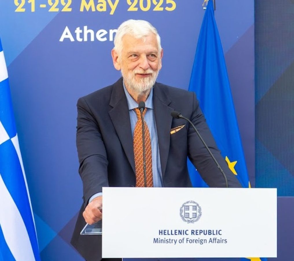 &Epsilon;&pi;ί&sigma;&kappa;&epsilon;&psi;&eta; &upsilon;&phi;&upsilon;&pi;&omicron;&upsilon;&rho;&gamma;&omicron;ύ &Epsilon;&xi;&omega;&tau;&epsilon;&rho;&iota;&kappa;ώ&nu; &Gamma;. &Lambda;&omicron;&beta;έ&rho;&delta;&omicron;&upsilon; &sigma;&tau;&omicron; &Beta;&epsilon;&rho;&omicron;&lambda;ί&nu;&omicron;: &laquo;&Nu;&alpha; &alpha;&sigma;&kappa;ή&sigma;&omicron;&upsilon;&nu; &omicron;&iota; &Alpha;&pi;ό&delta;&eta;&mu;&omicron;&iota; &tau;&omicron; &delta;&iota;&kappa;&alpha;ί&omega;&mu;&alpha; &psi;ή&phi;&omicron;&upsilon; &tau;&omicron;&upsilon;&sigmaf;&raquo;