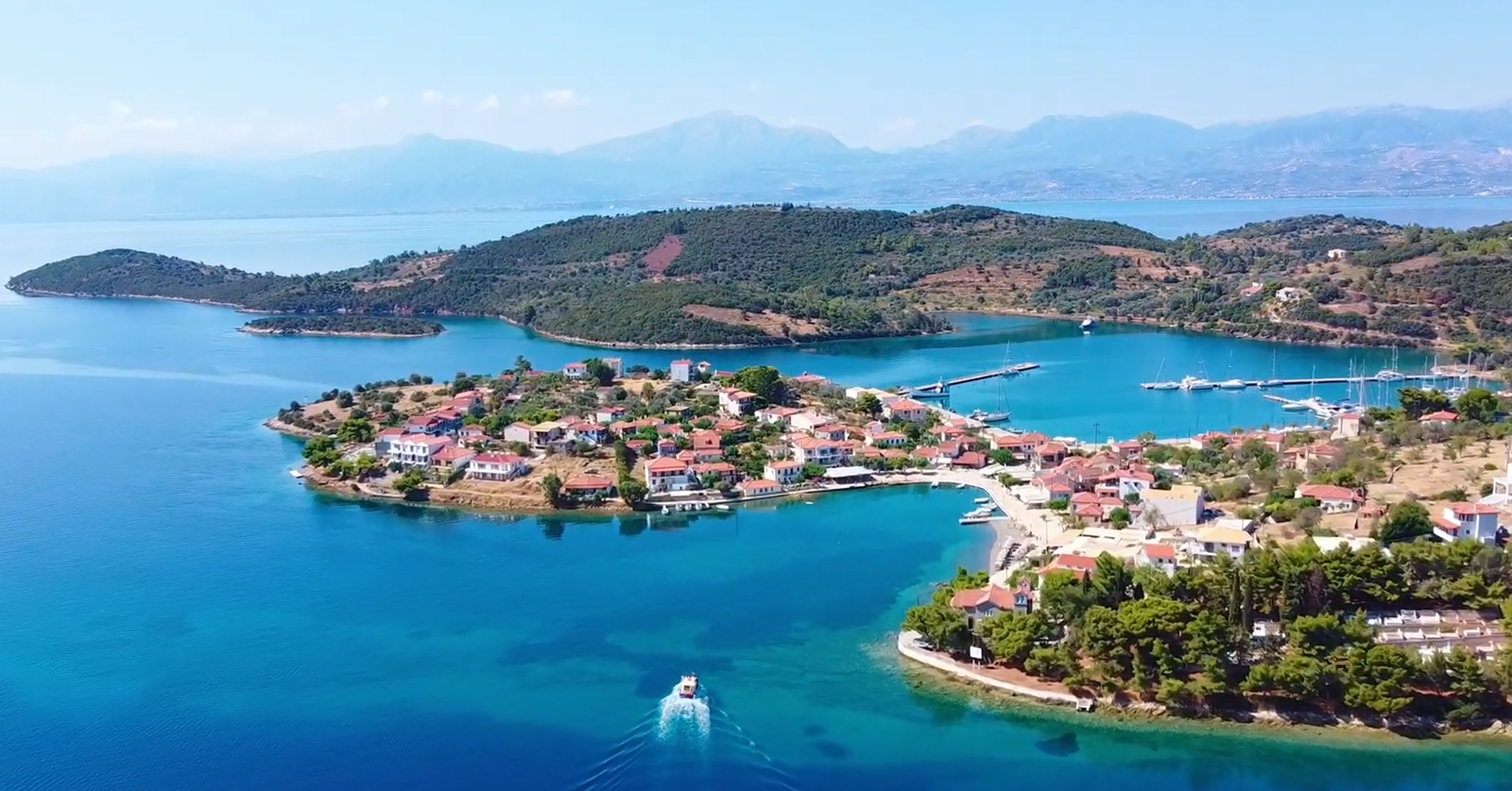 Τριζόνια: Το μοναδικό κατοικημένο νησί του Κορινθιακού