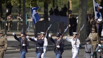 &Eta;&mu;έ&rho;&alpha; &tau;&eta;&sigmaf; &Beta;&alpha;&sigma;&tau;ί&lambda;&eta;&sigmaf;: &Eta; &epsilon;&nu;&tau;&upsilon;&pi;&omega;&sigma;&iota;&alpha;&kappa;ή &upsilon;&pi;&epsilon;&rho;&pi;&tau;ή&sigma;&eta; &tau;&omega;&nu; &gamma;&alpha;&lambda;&alpha;&nu;ό&lambda;&epsilon;&upsilon;&kappa;&omega;&nu; Rafale &kappa;&alpha;&iota; &tau;&omicron; &pi;&epsilon;&rho;ή&phi;&alpha;&nu;&omicron; &beta;ή&mu;&alpha; &tau;&omicron;&upsilon; &iota;&sigma;&tau;&omicron;&rho;&iota;&kappa;&omicron;ύ &epsilon;&lambda;&lambda;&eta;&nu;&iota;&kappa;&omicron;ύ &alpha;&gamma;ή&mu;&alpha;&tau;&omicron;&sigmaf;