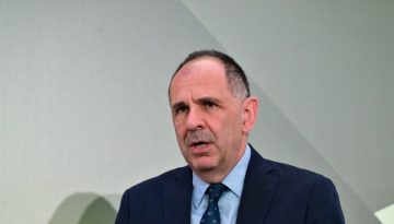 &Gamma;&epsilon;&rho;&alpha;&pi;&epsilon;&tau;&rho;ί&tau;&eta;&sigmaf; &gamma;&iota;&alpha; &tau;&omicron; casus belli: &laquo;&Tau;&epsilon;&rho;ά&sigma;&tau;&iota;&omicron; &beta;&alpha;&rho;ί&delta;&iota;&raquo; &sigma;&tau;&iota;&sigmaf; &epsilon;&lambda;&lambda;&eta;&nu;&omicron;&tau;&omicron;&upsilon;&rho;&kappa;&iota;&kappa;έ&sigmaf; &sigma;&chi;έ&sigma;&epsilon;&iota;&sigmaf; &kappa;&alpha;&iota; &sigma;&tau;&eta;&nu; &pi;&omicron;&rho;&epsilon;ί&alpha; &tau;&eta;&sigmaf; &Tau;&omicron;&upsilon;&rho;&kappa;ί&alpha;&sigmaf; &pi;&rho;&omicron;&sigmaf; &tau;&eta; &Delta;ύ&sigma;&eta;