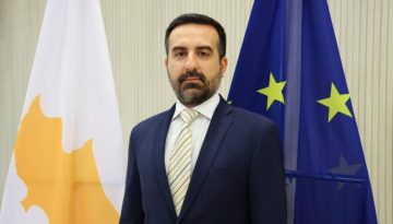 &Omicron; &Upsilon;&phi;&upsilon;&pi;&omicron;&upsilon;&rho;&gamma;ό&sigmaf; &Mu;&epsilon;&tau;&alpha;&nu;ά&sigma;&tau;&epsilon;&upsilon;&sigma;&eta;&sigmaf; &tau;&eta;&sigmaf; &Kappa;ύ&pi;&rho;&omicron;&upsilon; &sigma;&tau;&eta;&nu; &Alpha;&upsilon;&sigma;&tau;&rho;&alpha;&lambda;ί&alpha; &gamma;&iota;&alpha; &tau;&iota;&sigmaf; &epsilon;&kappa;&delta;&eta;&lambda;ώ&sigma;&epsilon;&iota;&sigmaf; &mu;&nu;ή&mu;&eta;&sigmaf; &tau;&eta;&sigmaf; &tau;&omicron;&upsilon;&rho;&kappa;&iota;&kappa;ή&sigmaf; &epsilon;&iota;&sigma;&beta;&omicron;&lambda;ή&sigmaf;