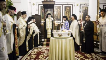 &nbsp;&laquo;&Upsilon;&gamma;&iota;&epsilon;ί&sigmaf; &gamma;ί&nu;&alpha;&tau;&epsilon;, &mu;&eta;&nu; &sigma;&upsilon;&nu;&epsilon;&chi;ί&sigma;&epsilon;&tau;&epsilon; &nu;&alpha; &alpha;&mu;&alpha;&rho;&tau;ά&nu;&epsilon;&tau;&epsilon;&raquo;. &Eta; &pi;&alpha;&nu;ή&gamma;&upsilon;&rho;&eta; &tau;&omega;&nu; &Alpha;&gamma;ί&omega;&nu; &Alpha;&nu;&alpha;&rho;&gamma;ύ&rho;&omega;&nu; &Kappa;&omicron;&sigma;&mu;ά &kappa;&alpha;&iota; &Delta;&alpha;&mu;&iota;&alpha;&nu;&omicron;ύ &sigma;&tau;&omicron; &Kappa;ά&iota;&rho;&omicron;
