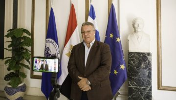 &Omicron; &Pi;&rho;ό&epsilon;&delta;&rho;&omicron;&sigmaf; &tau;&eta;&sigmaf; &Epsilon;&lambda;&lambda;&eta;&nu;&iota;&kappa;ή&sigmaf; &Kappa;&omicron;&iota;&nu;ό&tau;&eta;&tau;&alpha;&sigmaf; &Kappa;&alpha;ΐ&rho;&omicron;&upsilon; &mu;&iota;&lambda;ά &sigma;&tau;&iota;&sigmaf; &laquo;&Rho;ί&zeta;&epsilon;&sigmaf; Abroad&raquo;