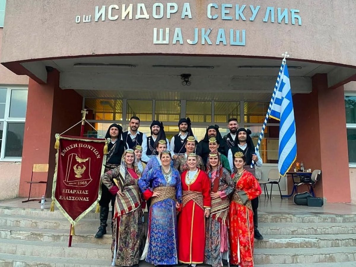 &Eta; Έ&nu;&omega;&sigma;&eta; &Pi;&omicron;&nu;&tau;ί&omega;&nu; &Epsilon;&lambda;&alpha;&sigma;&sigma;ό&nu;&alpha;&sigmaf; &epsilon;&kappa;&pi;&rho;&omicron;&sigma;ώ&pi;&eta;&sigma;&epsilon; &tau;&eta;&nu; &Epsilon;&lambda;&lambda;ά&delta;&alpha; &sigma;&epsilon; &delta;&iota;&epsilon;&theta;&nu;έ&sigmaf; &phi;&epsilon;&sigma;&tau;&iota;&beta;ά&lambda; &pi;&alpha;&rho;&alpha;&delta;&omicron;&sigma;&iota;&alpha;&kappa;ώ&nu; &chi;&omicron;&rho;ώ&nu; &sigma;&tau;&eta; &Sigma;&epsilon;&rho;&beta;ί&alpha;