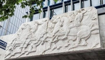 Bulleen: &Mu;&epsilon;&tau;ά &alpha;&pi;ό &pi;έ&nu;&tau;&epsilon; &chi;&rho;ό&nu;&iota;&alpha;, &sigma;&upsilon;&mu;&beta;&iota;&beta;&alpha;&sigma;&mu;ό&sigmaf;-&omicron;&rho;ό&sigma;&eta;&mu;&omicron; &gamma;&iota;&alpha; &tau;&eta;&nu; &Epsilon;&lambda;&lambda;&eta;&nu;&iota;&kappa;ή &Kappa;&omicron;&iota;&nu;ό&tau;&eta;&tau;&alpha; &Mu;&epsilon;&lambda;&beta;&omicron;ύ&rho;&nu;&eta;&sigmaf;