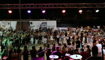 Ό&tau;&alpha;&nu; &eta; &pi;&omicron;&nu;&tau;&iota;&alpha;&kappa;ή &pi;&alpha;&rho;ά&delta;&omicron;&sigma;&eta; &gamma;ί&nu;&epsilon;&tau;&alpha;&iota; &gamma;&iota;&omicron;&rho;&tau;ή &ndash; &Xi;&epsilon;&chi;&omega;&rho;&iota;&sigma;&tau;ό &gamma;&lambda;έ&nu;&tau;&iota; &alpha;&pi;ό &tau;&eta;&nu; Έ&nu;&omega;&sigma;&eta; &Pi;&omicron;&nu;&tau;ί&omega;&nu; &laquo;&Eta; &Mu;&alpha;ύ&rho;&eta; &Theta;ά&lambda;&alpha;&sigma;&sigma;&alpha;&raquo;