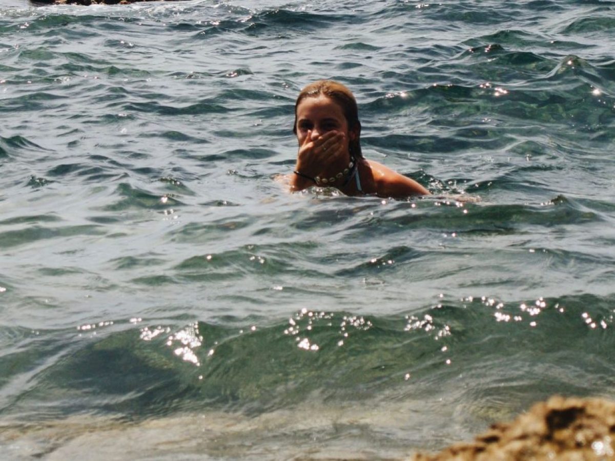 Παραλίες Αττικής: Πού απαγορεύεται να κάνετε μπάνιο!