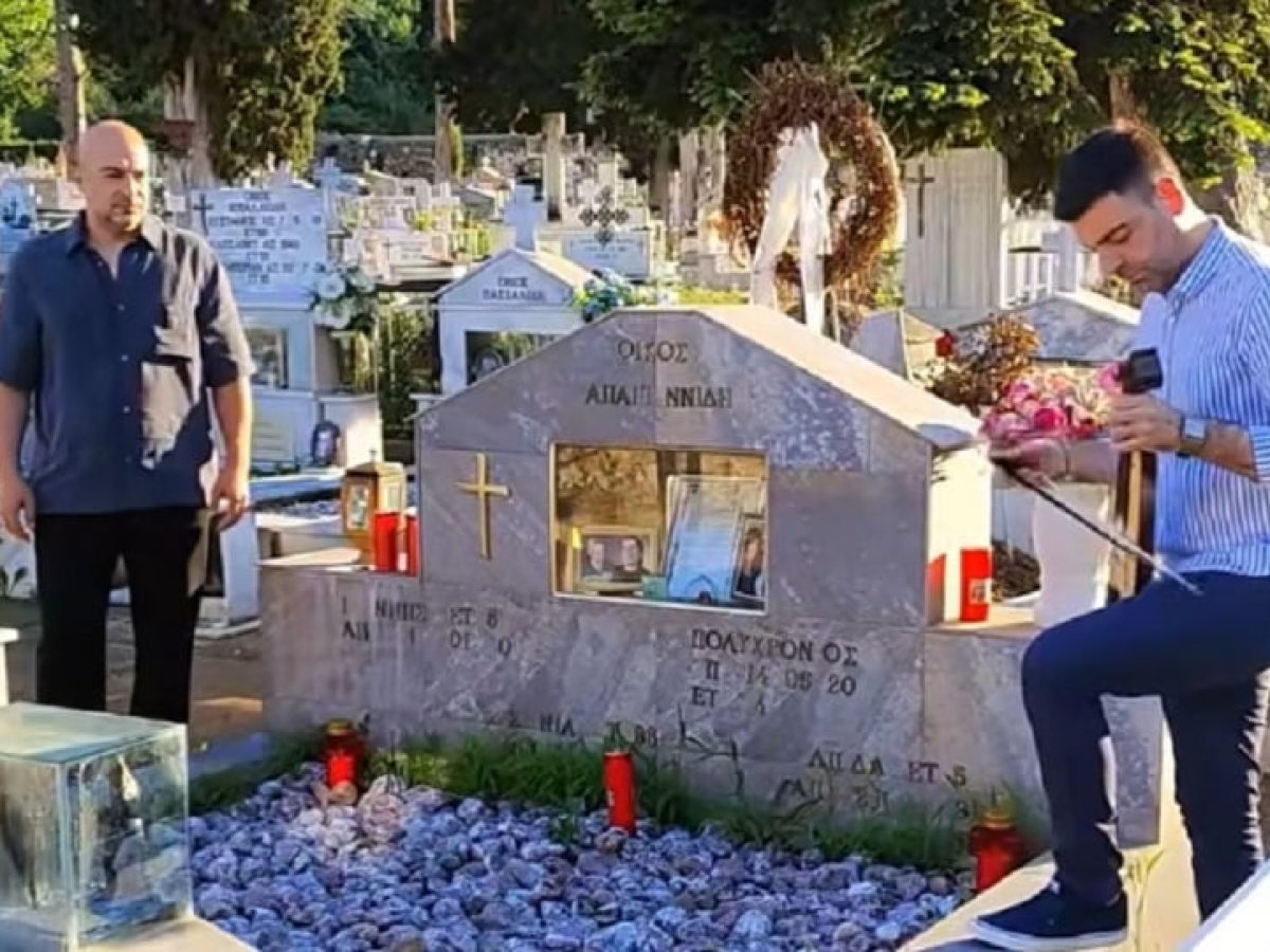 &Sigma;&tau;&omicron;&nu; &Kappa;&epsilon;&chi;&rho;ό&kappa;&alpha;&mu;&pi;&omicron; &eta; &lambda;ύ&rho;&alpha; έ&gamma;&iota;&nu;&epsilon; &mu;&nu;ή&mu;&eta;: &Omicron; &Gamma;&iota;ά&nu;&nu;&eta;&sigmaf; &Tau;&sigma;&alpha;&nu;&alpha;&sigma;ί&delta;&eta;&sigmaf; &tau;ί&mu;&eta;&sigma;&epsilon; &tau;&omicron;&nu; &Pi;ό&lambda;&iota;&omicron; &Pi;&alpha;&pi;&alpha;&gamma;&iota;&alpha;&nu;&nu;ί&delta;&eta;