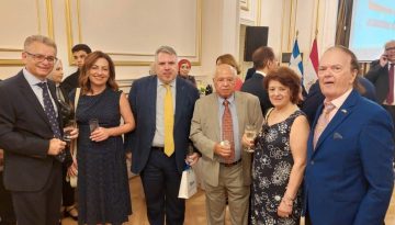 &Eta; &lambda;&alpha;&mu;&pi;&epsilon;&rho;ή &delta;&epsilon;&xi;ί&omega;&sigma;&eta; &tau;&eta;&sigmaf; &Pi;&rho;&epsilon;&sigma;&beta;&epsilon;ί&alpha;&sigmaf; &tau;&eta;&sigmaf; &Alpha;&rho;&alpha;&beta;&iota;&kappa;ή&sigmaf; &Delta;&eta;&mu;&omicron;&kappa;&rho;&alpha;&tau;ί&alpha;&sigmaf; &tau;&eta;&sigmaf; &Alpha;&iota;&gamma;ύ&pi;&tau;&omicron;&upsilon;