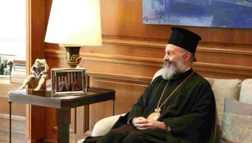EL &ndash; &Omicron; &Alpha;&rho;&chi;&iota;&epsilon;&pi;ί&sigma;&kappa;&omicron;&pi;&omicron;&sigmaf; &Alpha;&upsilon;&sigma;&tau;&rho;&alpha;&lambda;ί&alpha;&sigmaf; &Mu;&alpha;&kappa;ά&rho;&iota;&omicron;&sigmaf; &sigma;&tau;&eta;&nu; &laquo;&pi;ό&lambda;&eta; &tau;&omega;&nu; &Epsilon;&kappa;&kappa;&lambda;&eta;&sigma;&iota;ώ&nu;&raquo;