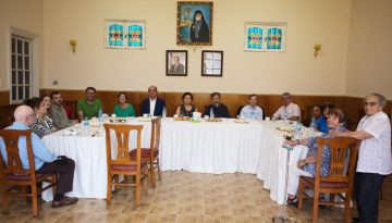 &Tau;&omicron; &Kappa;ά&iota;&rho;&omicron; &gamma;&iota;ό&rho;&tau;&alpha;&sigma;&epsilon; &tau;&eta;&nu; &Pi;&alpha;&nu;&alpha;&gamma;ί&alpha; &ndash; &Alpha;&pi;ό &tau;&eta;&nu; &Eta;&lambda;&iota;&omicron;ύ&pi;&omicron;&lambda;&eta; έ&omega;&sigmaf; &tau;&omicron;&nu; Ά&gamma;&iota;&omicron; &Kappa;&omega;&nu;&sigma;&tau;&alpha;&nu;&tau;ί&nu;&omicron;