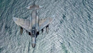 &ldquo;&Gamma;&iota;&alpha;&tau;ί &pi;&epsilon;&tau;&omicron;ύ&nu; &alpha;&kappa;ό&mu;&eta; &tau;&alpha; Phantom &sigma;&tau;&eta;&nu; &Pi;&omicron;&lambda;&epsilon;&mu;&iota;&kappa;ή &Alpha;&epsilon;&rho;&omicron;&pi;&omicron;&rho;ί&alpha;&rdquo;; &ndash; &Delta;&omicron;ύ&rho;&epsilon;&iota;&omicron;&sigmaf; Ί&pi;&pi;&omicron;&sigmaf;