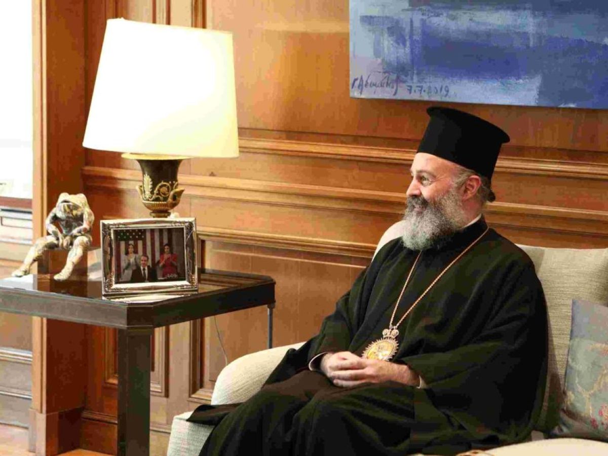 EL &ndash; &Alpha;&upsilon;&sigma;&tau;&rho;&alpha;&lambda;ί&alpha;&sigmaf; &Mu;&alpha;&kappa;ά&rho;&iota;&omicron;&sigmaf;: &laquo;&Delta;&iota;&alpha;&tau;&eta;&rho;&omicron;ύ&mu;&epsilon; &mu;&epsilon; &iota;&epsilon;&rho;ή &pi;&rho;&omicron;&sigma;ή&lambda;&omega;&sigma;&eta; &tau;&eta;&nu; &Epsilon;&lambda;&lambda;&eta;&nu;&iota;&kappa;ή &omega;&sigmaf; &gamma;&lambda;ώ&sigma;&sigma;&alpha; &tau;&eta;&sigmaf; &lambda;&alpha;&tau;&rho;&epsilon;ί&alpha;&sigmaf; &sigma;&chi;&epsilon;&delta;ό&nu; &sigma;&epsilon; &kappa;&alpha;&theta;&omicron;&lambda;&iota;&kappa;ό &beta;&alpha;&theta;&mu;ό&raquo;