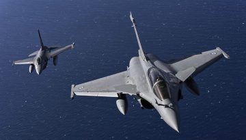 &Epsilon;&lambda;&lambda;ά&delta;&alpha; &ndash; &Tau;&omicron;&upsilon;&rho;&kappa;ί&alpha;: &Eta; &mu;ά&chi;&eta; &gamma;&iota;&alpha; &tau;&eta;&nu; &alpha;&epsilon;&rho;&omicron;&pi;&omicron;&rho;&iota;&kappa;ή &upsilon;&pi;&epsilon;&rho;&omicron;&chi;ή &tau;&eta;&nu; &tau;&epsilon;&lambda;&epsilon;&upsilon;&tau;&alpha;ί&alpha; &delta;&epsilon;&kappa;&alpha;&epsilon;&tau;ί&alpha; &ndash; &Pi;&omega;&sigmaf; ά&lambda;&lambda;&alpha;&xi;&epsilon; &omicron; &sigma;&upsilon;&sigma;&chi;&epsilon;&tau;&iota;&sigma;&mu;ό&sigmaf; &iota;&sigma;&chi;ύ&omicron;&sigmaf; &pi;ά&nu;&omega; &alpha;&pi;ό &tau;&omicron; &Alpha;&iota;&gamma;&alpha;ί&omicron;