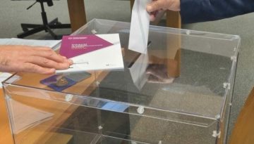 &Mu;&epsilon; &epsilon;&lambda;&lambda;&eta;&nu;&iota;&kappa;ή &sigma;&upsilon;&mu;&mu;&epsilon;&tau;&omicron;&chi;ή &omicron;&iota; &epsilon;&kappa;&lambda;&omicron;&gamma;έ&sigmaf; &sigma;&tau;&eta; &Sigma;&omicron;&upsilon;&eta;&delta;ί&alpha; &sigma;&tau;&iota;&sigmaf; 13 &Sigma;&epsilon;&pi;&tau;&epsilon;&mu;&beta;&rho;ί&omicron;&upsilon;