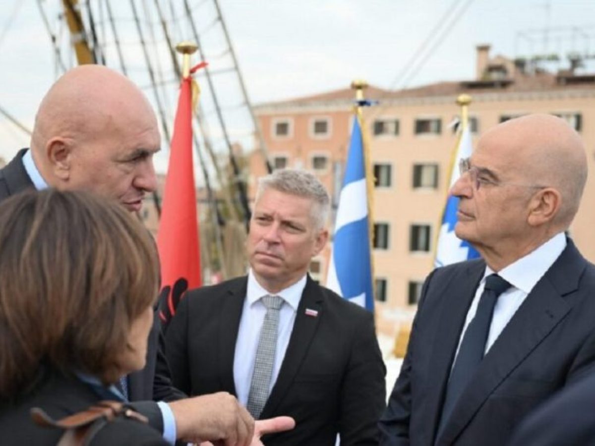 &Delta;έ&nu;&delta;&iota;&alpha;&sigmaf;: &laquo;&Sigma;&upsilon;&zeta;&eta;&tau;ά&mu;&epsilon; &mu;&epsilon; &tau;&eta;&nu; &Iota;&tau;&alpha;&lambda;ί&alpha; &tau;&eta; &delta;&upsilon;&nu;&alpha;&tau;ό&tau;&eta;&tau;&alpha; &pi;&alpha;&rho;&alpha;&chi;ώ&rho;&eta;&sigma;&eta;&sigmaf; &delta;ύ&omicron; &mu;&epsilon;&tau;&alpha;&chi;&epsilon;&iota;&rho;&iota;&sigma;&mu;έ&nu;&omega;&nu; &nu;&alpha;&rho;&kappa;&omicron;&theta;&eta;&rho;&epsilon;&upsilon;&tau;&iota;&kappa;ώ&nu;&raquo;