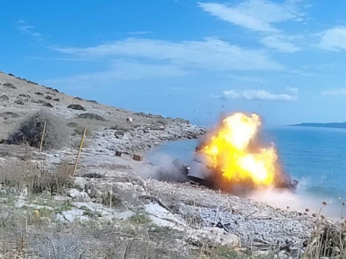 UVEX 2-26: &Epsilon;&pi;ί&delta;&epsilon;&iota;&xi;&eta; &iota;&sigma;&chi;ύ&omicron;&sigmaf; &alpha;&pi;ό &tau;&omicron; &Pi;&omicron;&lambda;&epsilon;&mu;&iota;&kappa;ό &Nu;&alpha;&upsilon;&tau;&iota;&kappa;ό &mu;&epsilon; USV, drones &kappa;&alpha;&iota; UUV &sigma;&tau;&eta;&nu; &epsilon;&nu;&tau;&upsilon;&pi;&omega;&sigma;&iota;&alpha;&kappa;ή ά&sigma;&kappa;&eta;&sigma;&eta;