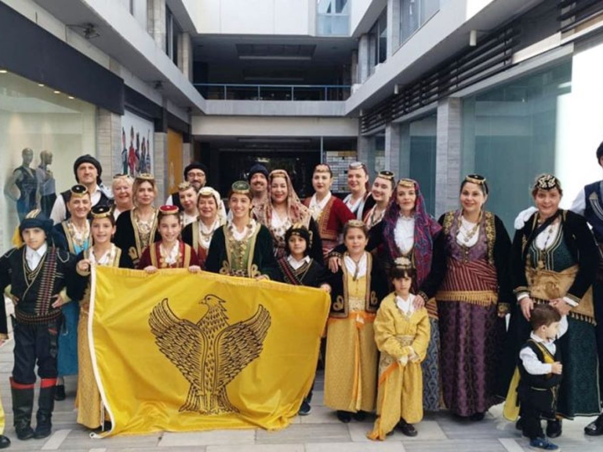 &Lambda;&alpha;&mu;ί&alpha;: &Eta; Έ&nu;&omega;&sigma;&eta; &Pi;&omicron;&nu;&tau;ί&omega;&nu; &Phi;&theta;&iota;ώ&tau;&iota;&delta;&alpha;&sigmaf; &gamma;&iota;&omicron;&rho;&tau;ά&zeta;&epsilon;&iota; 40 &chi;&rho;ό&nu;&iota;&alpha; &ndash; &Chi;&omicron;&rho;&omicron;ί, &pi;&omicron;&nu;&tau;&iota;&alpha;&kappa;έ&sigmaf; &gamma;&epsilon;ύ&sigma;&epsilon;&iota;&sigmaf; &kappa;&alpha;&iota; &mu;&iota;&alpha; &delta;&iota;&alpha;&delta;&rho;&omicron;&mu;ή &mu;&nu;ή&mu;&eta;&sigmaf;