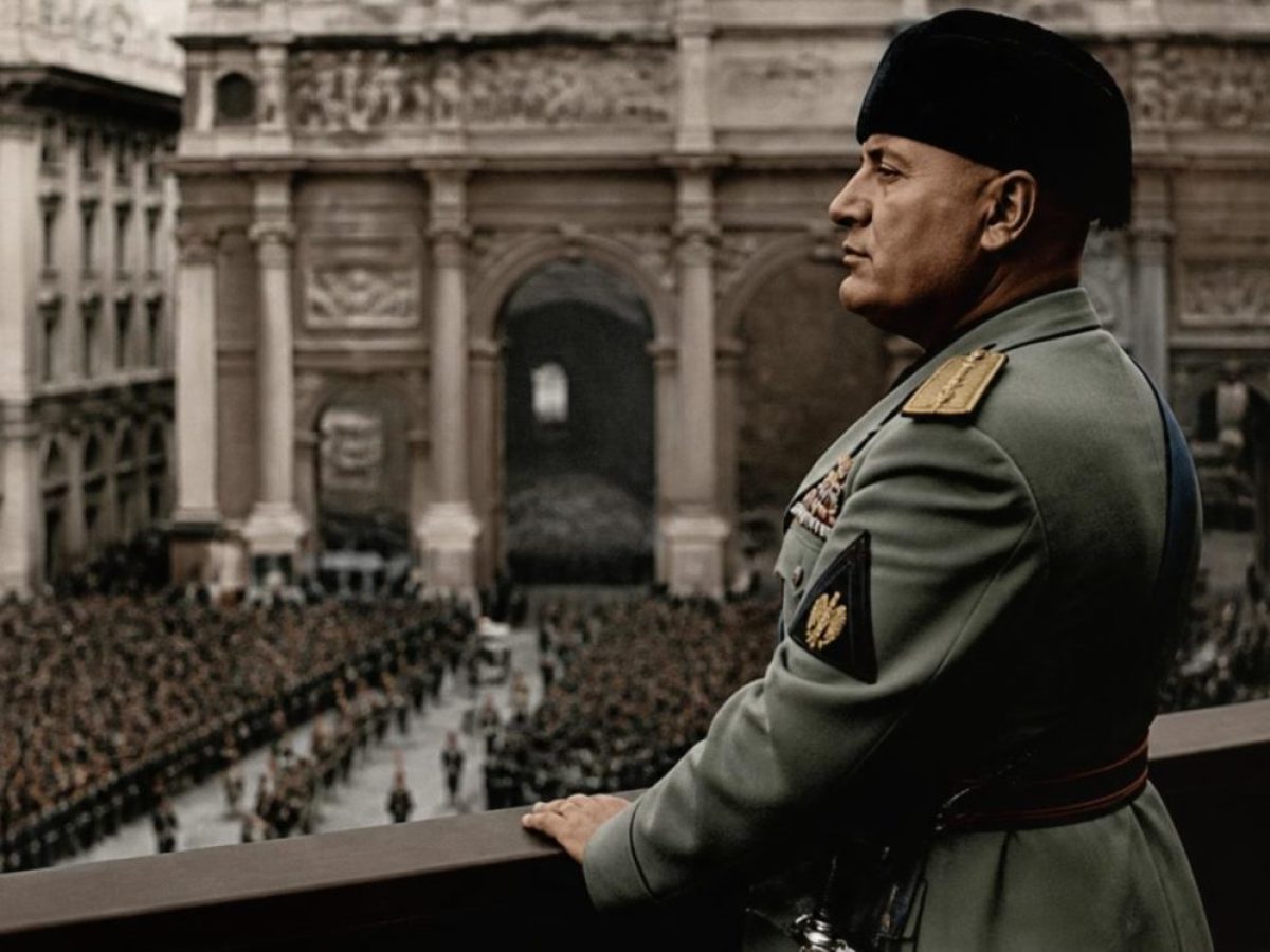 &Gamma;&iota;&alpha;&tau;ί &omicron; Mussolini &epsilon;&iota;&sigma;έ&beta;&alpha;&lambda;&epsilon; &sigma;&tau;&eta;&nu; &Epsilon;&lambda;&lambda;ά&delta;&alpha;: &eta; &phi;&iota;&lambda;&omicron;&delta;&omicron;&xi;ί&alpha;, &omicron; &alpha;&nu;&tau;&alpha;&gamma;&omega;&nu;&iota;&sigma;&mu;ό&sigmaf; &kappa;&alpha;&iota; &omicron; &lambda;ά&theta;&omicron;&sigmaf; &upsilon;&pi;&omicron;&lambda;&omicron;&gamma;&iota;&sigma;&mu;ό&sigmaf;