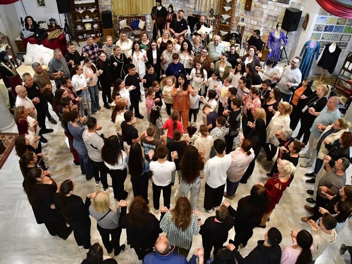 &Sigma;ύ&lambda;&lambda;&omicron;&gamma;&omicron;&sigmaf; &Pi;&omicron;&nu;&tau;ί&omega;&nu; &Alpha;&gamma;ί&alpha;&sigmaf; &Beta;&alpha;&rho;&beta;ά&rho;&alpha;&sigmaf; &laquo;&Omicron; &Phi;ά&rho;&omicron;&sigmaf;&raquo;: &Eta; έ&nu;&alpha;&rho;&xi;&eta; &tau;&eta;&sigmaf; &nu;έ&alpha;&sigmaf; &chi;&rho;&omicron;&nu;&iota;ά&sigmaf; έ&gamma;&iota;&nu;&epsilon; &mu;&epsilon; &chi;ώ&mu;&alpha; &alpha;&pi;ό &tau;&omicron;&nu; &Pi;ό&nu;&tau;&omicron; &kappa;&alpha;&iota; &chi;&omicron;&rho;&omicron;ύ&sigmaf;